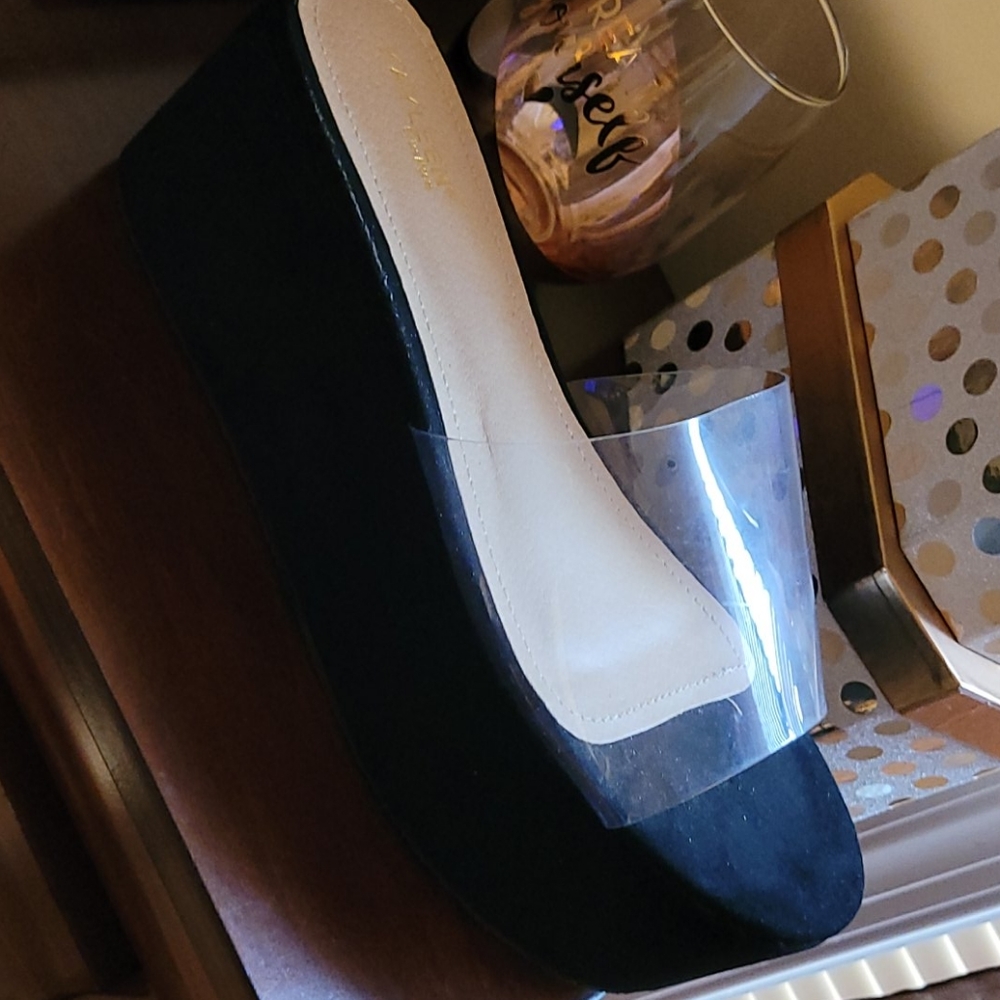 Shoes - Picture 2 of 3